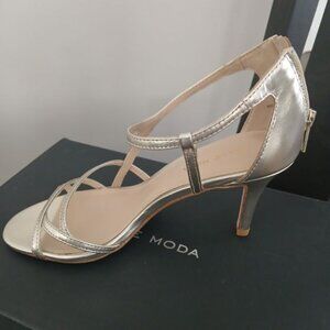 Pella Moda gold sandal   3 1/2 inch heal  Size 7 1/2